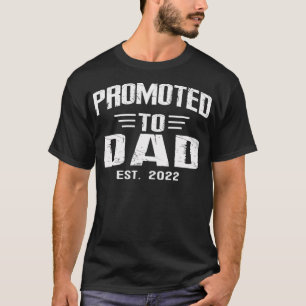 Mens Promoted To Dad Est 2022 Soon to be Daddy  T-Shirt