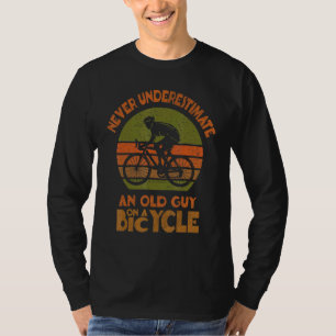Mens-Radfahrer unterschätzen nie einen alten Typ T-Shirt