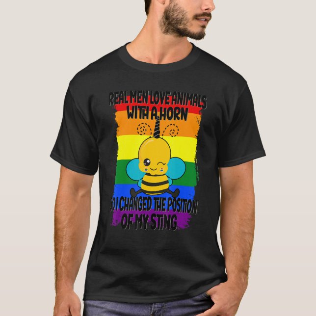 Mens Real Men Pride LGBTQ Bienen Funny Gay Rainbow T-Shirt (Vorderseite)