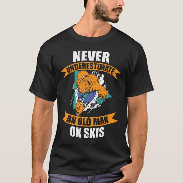 Mens Ski Funny Skiing Never Underestimate An Old M T-Shirt (Vorderseite)