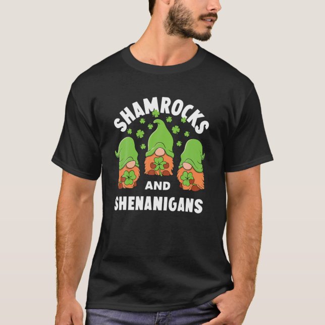 Mens St Patrick's Day Outfit Irish Gnome Kleeblatt T-Shirt (Vorderseite)
