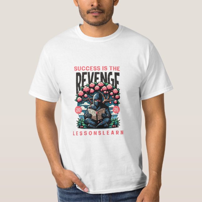 MEN'S SUCCESS REVENGE LESSONS LEARN VALUE TEE (Vorderseite)