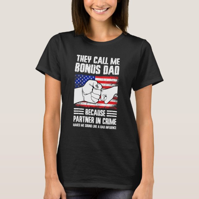 Mens they call me bonus dad because partner in cri T-Shirt (Vorderseite)