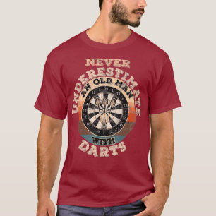 Mens Unterschätzt nie einen alten Mann mit Darts T-Shirt