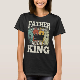 Mens Vater einen Titel, der nur über König steht, T-Shirt