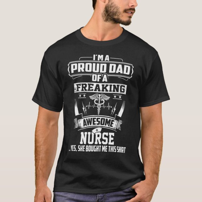 Mens Vathers Day ist ein stolzer Vater einer erfri T-Shirt (Vorderseite)