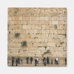 Menschen beten an der Wendewand Magnet