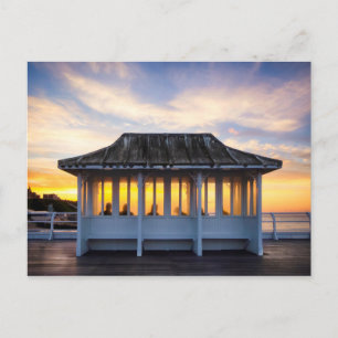 Menschen, die den Sonnenuntergang auf der Pier Cro Postkarte