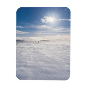 Menschen, die durch Schnee gehen, Island Magnet