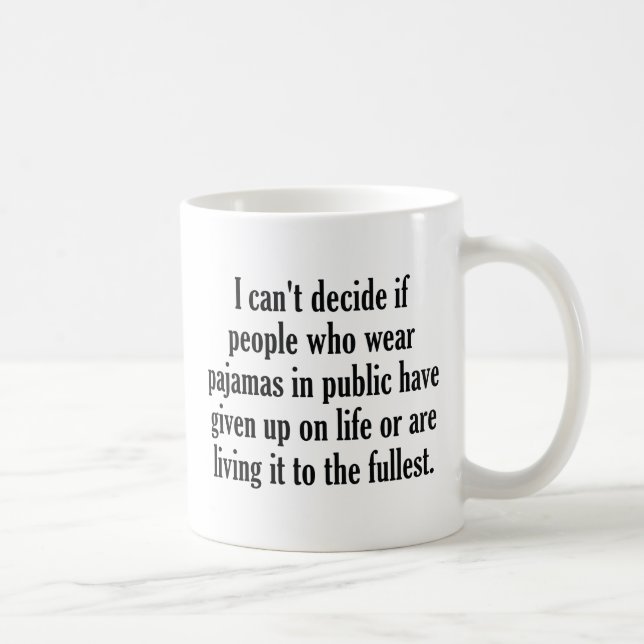Menschen, die Pajamas in der Öffentlichkeit tragen Kaffeetasse (Rechts)