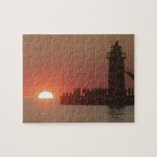 Menschen Leuchtturm Sonnenuntergang Silhouette im