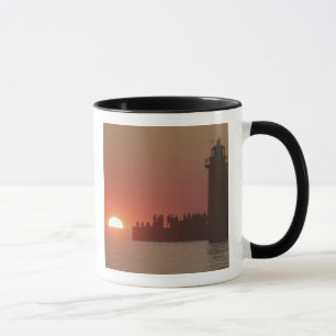 Menschen Leuchtturm Sonnenuntergang Silhouette im Tasse