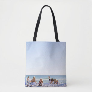 Menschen mit weißem Sand am Strand Tasche