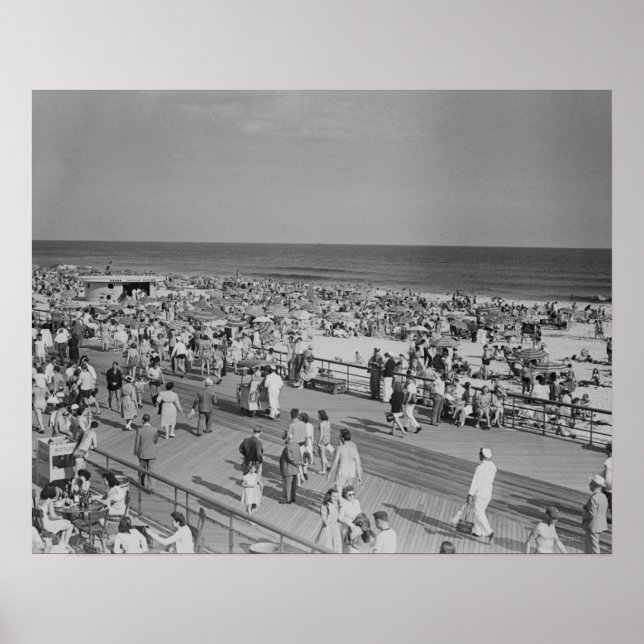 Menschenmenge am Strand Poster (Vorne)