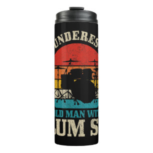 Menscher unterschätze niemals einen alten Mann mit Thermosbecher