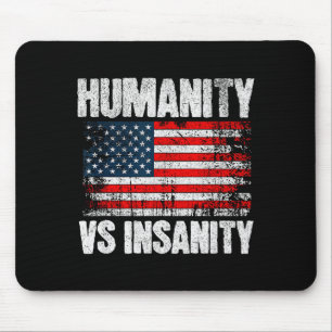 Menschlichkeit gegen Wahnsinn bedrängte amerikanis Mousepad