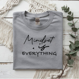Mentalität ist alles, schwarzes Typografie-Design Tri-Blend Shirt
