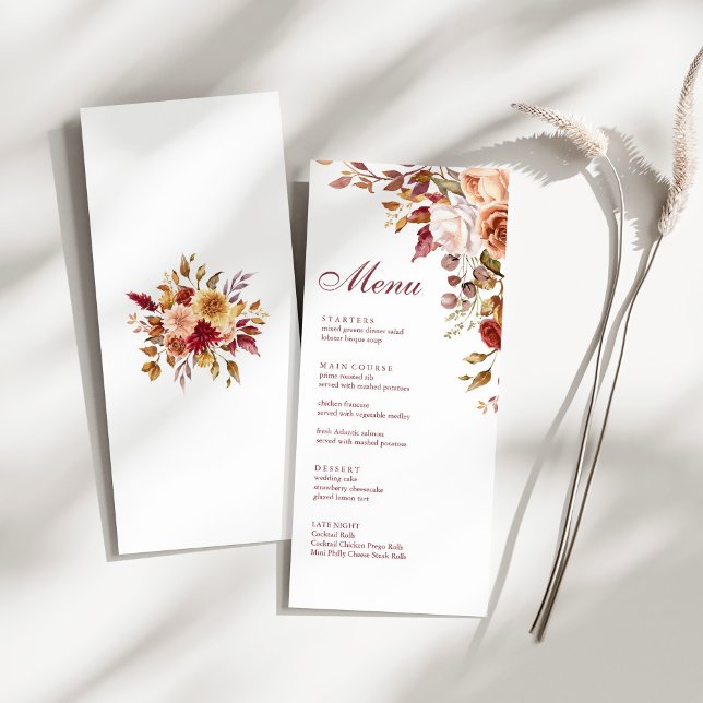 Menu Boho Moderne Burange Terracotta Mariage Floral (Boho Modern Burnt Orange Terracotta Floral Wedding Menu on a sunny white table.)