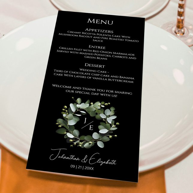 Menu Couronne Monogramme Eucalyptus moderne | Black (Black Modern Monogram Eucalyptus Wreath Wedding Menu)