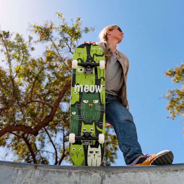 Meow Mania - Niedliche grüne Doodle Cat Lover Skateboard (Außenbereich 1)