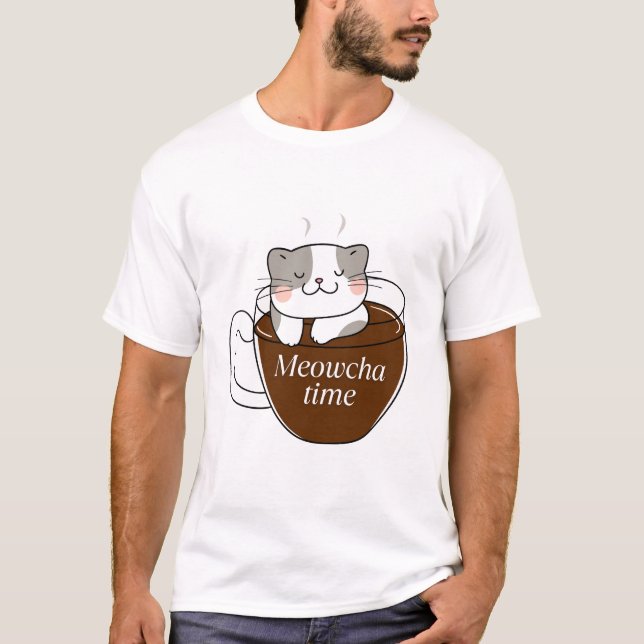 Meowcha Time Chat in Coffee Cup Design T-Shirt (Vorderseite)