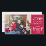 Meran n Bright Holidays Modernes Foto Weihnachten<br><div class="desc">COLOR PALETTE: Aqua-Schieferblau, Limon, smaragdgrün, rot und weiß DESIGN COLLECTION: Farbenfrohe, moderne Merry & Bright-Themes, Chalkboard Doodle Art, grafische Skripte Stil fotografische Familie Portrait Weihnachtskarten. Der Text im Typografie-Stil lautet: "Wünschen Sie einen angenehmen und hellen Urlaub!" mit Raum für Sie, um die Karte mit Ihrem Familiennamen, individuellen Namen und dem...</div>