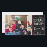 Meran n Bright Holidays Modernes Foto Weihnachten<br><div class="desc">COLOR PALETTE: Schwarz, Aqua-Schieferblau, Limon, smaragdgrün, rot und weiß DESIGN COLLECTION: Farbenfrohe, moderne Merry & Bright Themed, Chalkboard Doodle Art, grafische Skripte Stil fotografische Familie Portrait Weihnachtskarten. Der Text im Typografie-Stil lautet: "Wünschen Sie einen angenehmen und hellen Urlaub!" mit Raum für Sie, um die Karte mit Ihrem Familiennamen, individuellen Namen...</div>