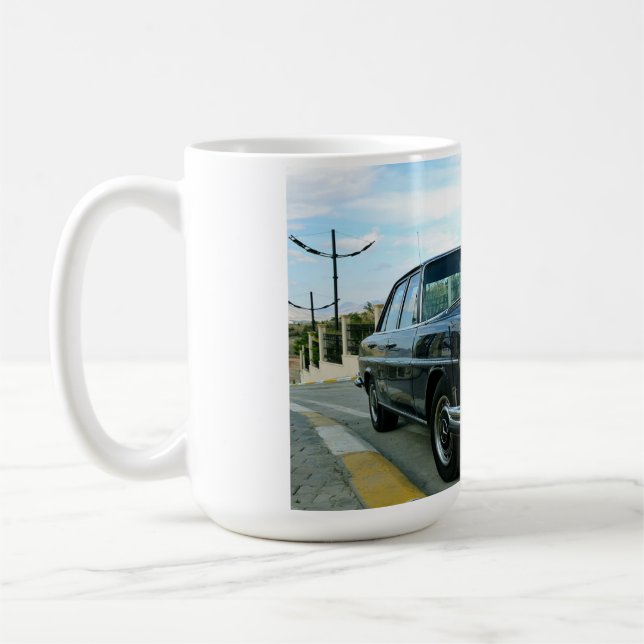 Mercedes-Benz ist eine deutsche Luxusautomarke Kaffeetasse (Links)