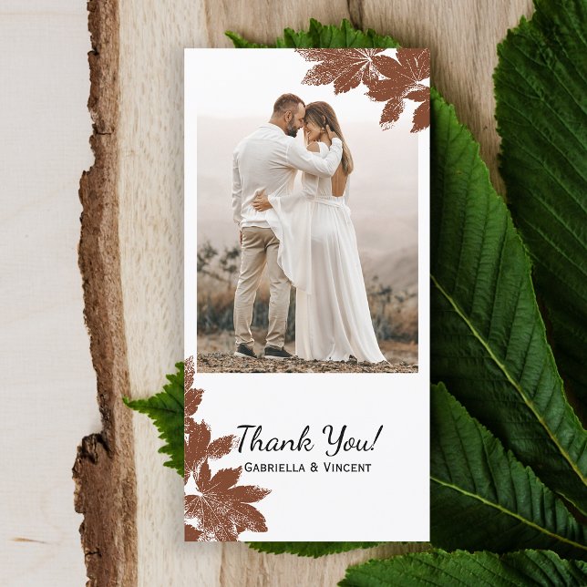 Merci de timbre en feuille d'érable Brown (Fall in Love with this woodsy Autumn leaves thank you photo card.)