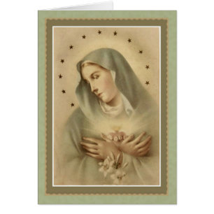 Mère bénie Mary avec des lis dans la carte de bras