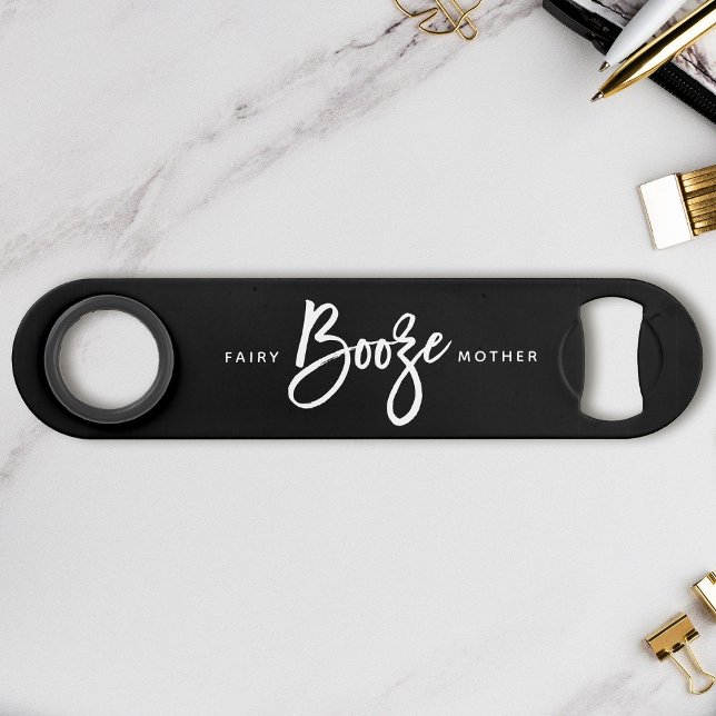 Mère de boisson de fée Fun Nom personnalisé Script (Fairy Booze Mother. Fun modern script design with your custom name on the back. )