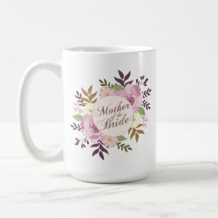 Mère de la jeune mariée épousant la tasse