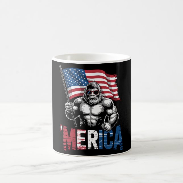 Merica Bigfoot American Flag Patriotic 4. Juli Kaffeetasse (Mittel)