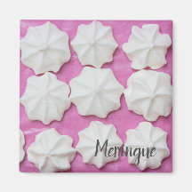 Meringues auf rosa Papiergeschenk
