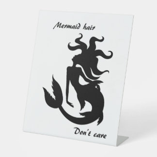 Mermaid Hair kümmert sich nicht Sockelschild