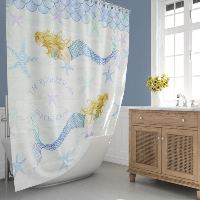 Mermaid in Starfish Family Name Beach House Dekora Duschvorhang (Von Creator hochgeladen)