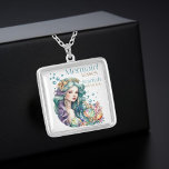 Mermaid Kisses Necklace Versilberte Kette<br><div class="desc">Machen Sie eine Erklärung mit unserem Mermaid Kisses Necklace! Diese elegante Halskette besticht durch ein aufwändiges Design einer Meerjungfrau,  umgeben von schimmernden Perlenakzenten. Holen Sie sich noch heute Ihre und schaffen Sie ein einzigartiges Aussehen,  das Sie Liebe! #zazzlemade #generativecontent #dreamsplash #necklash #zazzleshop #zazzledesigner</div>