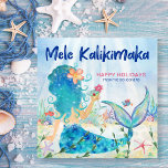 Mermaid Sea | Mele Kalikimaka Coral Reef Feiertagskarte<br><div class="desc">Whimsical,  "Under the Sea" Thema Weihnachtskarte bietet eine Aquarelle Meerjungfrau mit einigen Fischfreunden,  die die Sehenswürdigkeiten des Korallenriffs genießen,  und ein tropisches Getränk mit dem hawaiianischen Weihnachtsgrüßen "Mele Kalikimaka" in marineblauen Pinselstrichschriften. Der zweite Gruß (hier mit Happy Holidays gezeigt) und der Name(e) können personalisiert sein. Kunst von KL Stock</div>