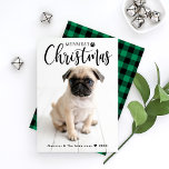 Merriest Christmas Green Buffalo Kariertes Pet Fot Feiertagskarte<br><div class="desc">Diese minimale "Merriest Christmas" neue Welpenhund-themed Urlaubsfotokarte bietet ein modernes schwarzes Skript-Overlay-Design mit Pfow-Druckakzent und einfachem, benutzerdefiniertem Text, den Sie mit dem Namen, Familiennamen und Jahr Ihres Haustieres personalisieren können, gepaart mit einem Lieblingsbild Ihres neuen besten Freundes. Auf der Rückseite der Karte befindet sich ein kariertes Muster aus schwarzem und...</div>