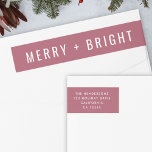 Merry and Bright Berry Vintage Rose Christmas<br><div class="desc">Eine stilvolle, moderne Ferienpackung rund um die Rücksendemarke mit einem fett gedruckten Typografie Zitat "Merry Bright" in Weiß mit einer Rose Himbeere dusky Beerry rosa Farbe. Der Gruß und der Name können leicht für eine persönliche Touch angepasst werden. Ein trendiges, minimalistisches und zeitgenössisches Weihnachtsdesign, das sich in dieser Urlaubssaison auszeichnet!...</div>