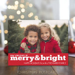 Merry and Bright Bold Modern Foto - Rot weiß Feiertagspostkarte<br><div class="desc">Mögen Ihre Tage fröhlich und hell sein. Ein horizontales Gesamtbild ist vorne enthalten. Ein schlichtes und stilvolles Urlaubsdesign,  das Ihre Fotos hervorhebt. Wenn Sie irgendwelche Probleme mit Ihren Bildern oder Text haben,  klicken Sie auf die Schaltfläche Anpassen und Sie können Dinge verschieben und Änderungen vornehmen.</div>