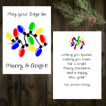 Merry and Bright Flat Feiertagskarte<br><div class="desc">Die personalisierte Weihnachtskarte, die während der Ferienzeit Wärme und Freude vermitteln soll. Diese reizvolle Karte zeigt eine lebendige Anzeige von bunten Weihnachtslichtern und beleuchtet die Botschaft: "Mögen Ihre Tage fröhlich und hell sein." Das Design umfasst urheberrechtlich geschütztes Material von Cricut.</div>