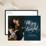 Merry Blue Calligraphy Modern Foto Feiertagspostkarte<br><div class="desc">Merry und Bright Blue Calligraphy Modernes Foto Holiday Postcard. Mit dieser festlichen und modernen Urlaubskarte senden Sie Ihren Lieben eine Urlaubskarte. Alle Texte sind so vorbereitet, dass Sie sie einfach und schnell mit Ihren eigenen Details personalisieren können. Gute Ferien!</div>