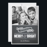 Merry & Bright Chalkboard Weihnachtskarten Feiertagskarte<br><div class="desc">Feiern Sie die Saison mit dieser modernen und stilvollen Urlaubskarte von Berry Berry Sweet.</div>