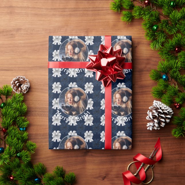 Merry & Bright Foto Personalisiert Blue White Bows Geschenkpapier (Feiertagsgeschenk)