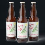 Merry & Bright Fun Abstrakter Weihnachtsbaum Bierflaschenetikett<br><div class="desc">Diese lustigen Bierflaschen-Etiketten zeichnen sich durch ein festliches Design mit einem abstrakten handbemalten Weihnachtsbaum und einer Beschriftung aus: Merry & Bright. Es gibt Platz für einen kurzen Gruß und den Inhalt der Flasche unten. Künstlerisch & einzigartig, diese Labels sind perfekt als kleinen Geschenke, für Zuhause-Brauer oder für alle, die gewollt,...</div>