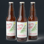Merry & Bright Fun Abstrakter Weihnachtsbaum Bierflaschenetikett<br><div class="desc">Diese lustigen Bierflaschen-Etiketten zeichnen sich durch ein festliches Design mit einem abstrakten handbemalten Weihnachtsbaum und einer Beschriftung aus: Merry & Bright. Es gibt Platz für einen kurzen Gruß und den Inhalt der Flasche unten. Künstlerisch & einzigartig, diese Labels sind perfekt als kleinen Geschenke, für Zuhause-Brauer oder für alle, die gewollt,...</div>