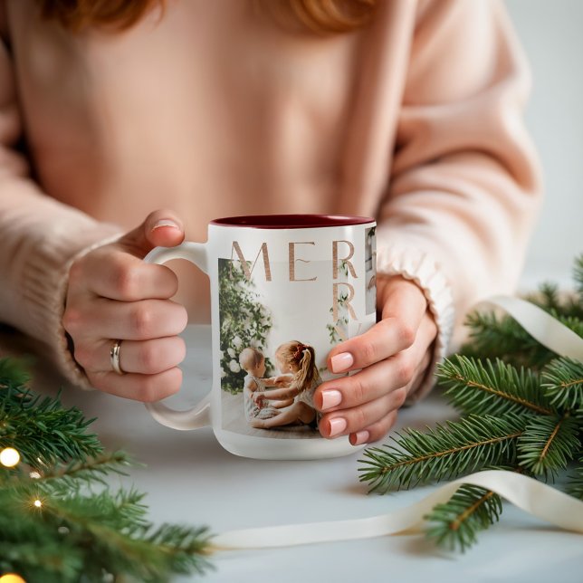 Merry & Bright Modern Bold Family Foto Collage Zweifarbige Tasse (Merry & Bright Modern Bold Family Photo Collage Two-Tone Coffee Mug)