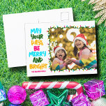 Merry Bright Pink Blue Christmas Lights Foto Feiertagspostkarte<br><div class="desc">Niedliche und fröhliche Postkarten mit einem farbenprächtigen Weihnachtsbeleuchtung,  die um das Kinderfoto umhüllt ist,  für Fotos. Mögen Ihre Tage fröhlich und hell geschrieben in fett gedruckten Buchstaben von hellblau bis zu Ihrem Familiennamen in heißen Rosa. Ein farbenfroher Regenbogen für die Ferien.</div>