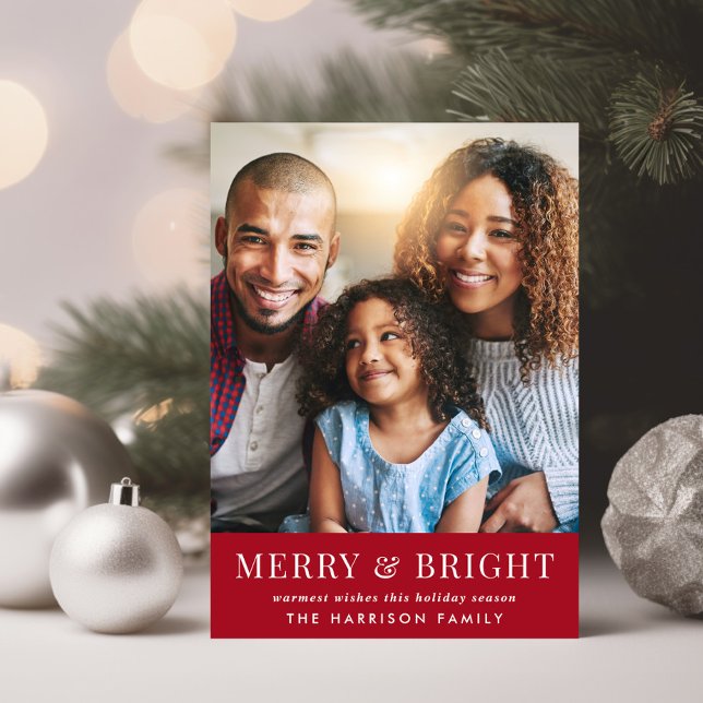 Merry Bright Red Christmas Foto Feiertagskarte (Share the love and warmth of the holiday season with a personalized photo Christmas card)